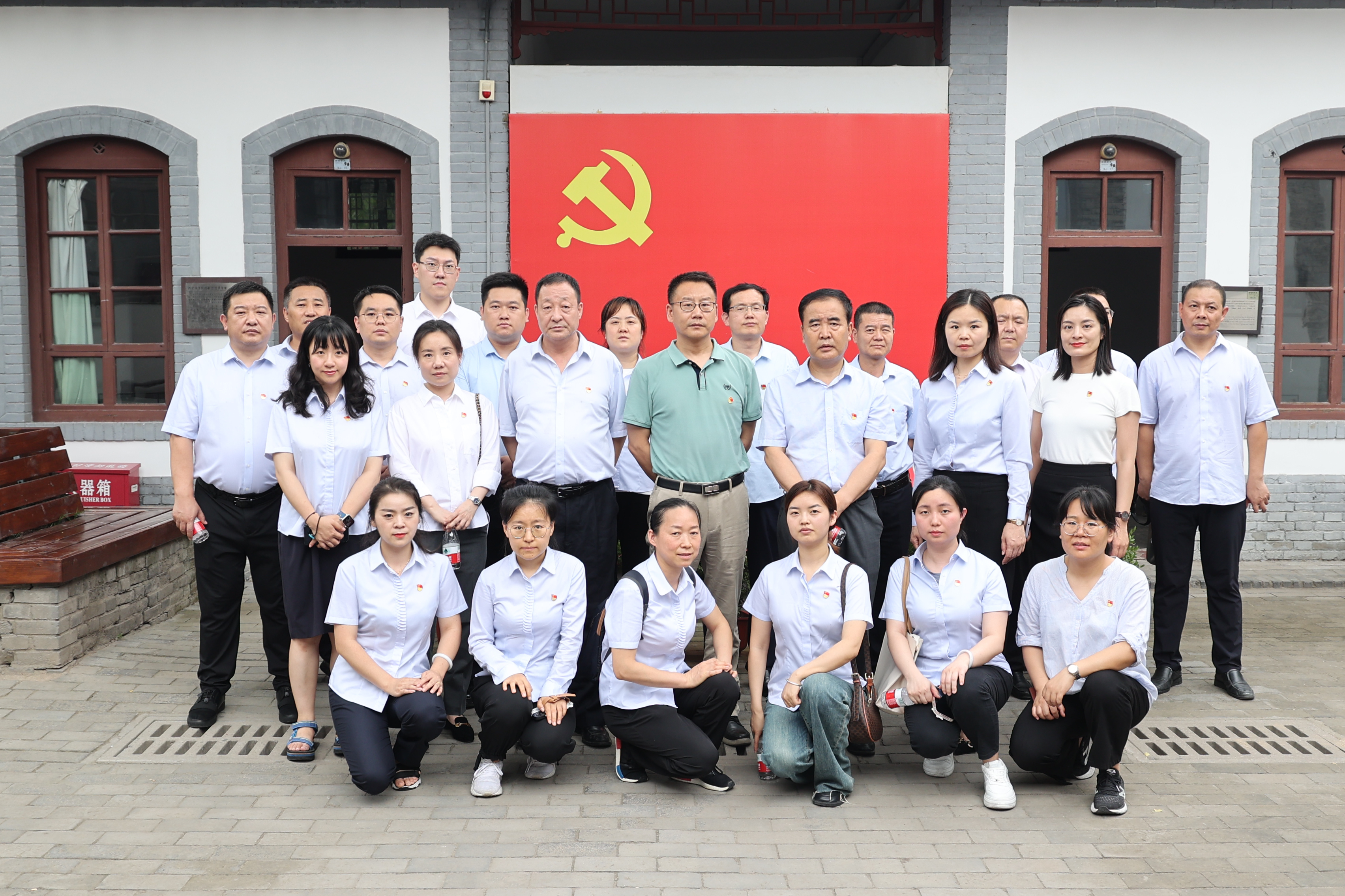 公司黨委組織開展“學(xué)黨章、悟思想、強(qiáng)黨性、  善作為”主題黨日活動(dòng)